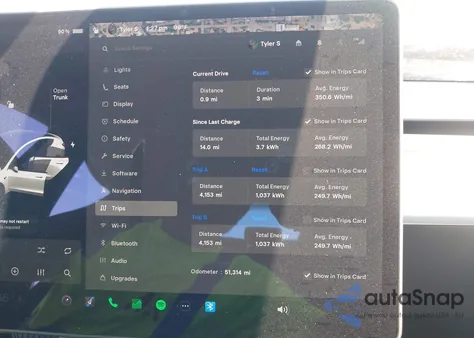 2021 Tesla Model 3 Standard Range Plus Rear-Wheel Drive z USA, uszkodzony, nr VIN 5YJ3E1EA8MF053588